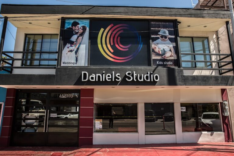 22419 daniels studio 768x512