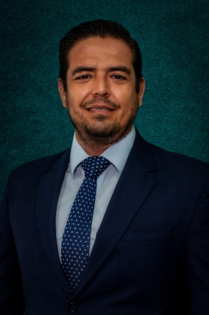 26211 esparzza abogados 682x1024