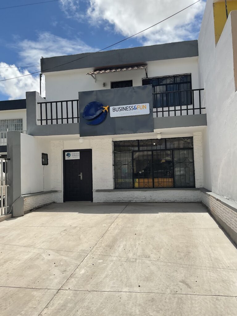 26840 agencia de viajes business fun 768x1024