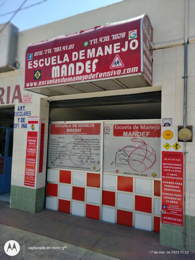 28894 mandef escuela de manejo defensivo 768x1024