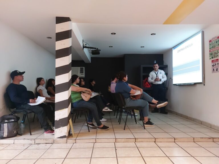 29056 escuela de manejo alto 768x576