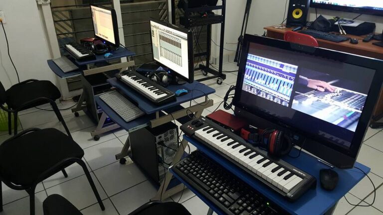 29132 backstage 768x432