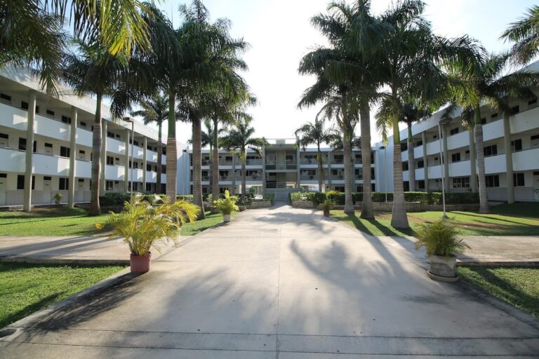 30574 universidad modelo 768x512