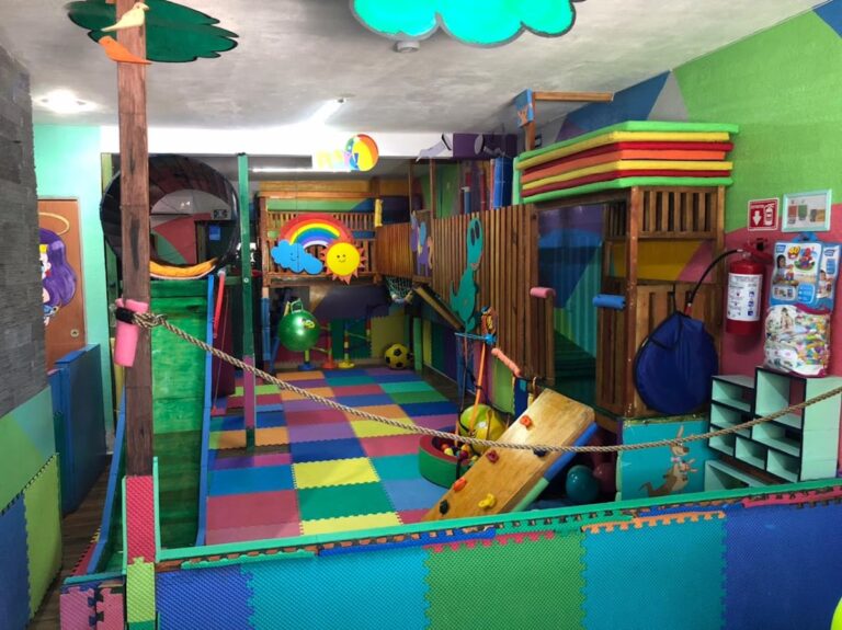 30857 play guarderia bilingue 768x575