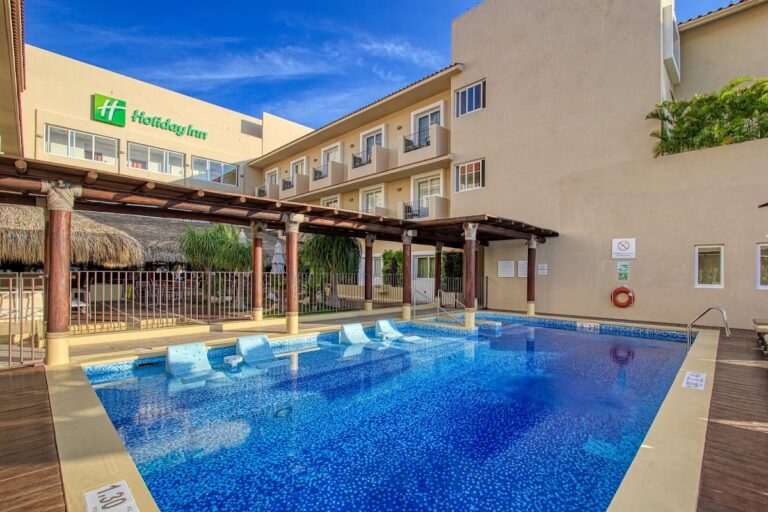 31238 holiday inn huatulco 768x512