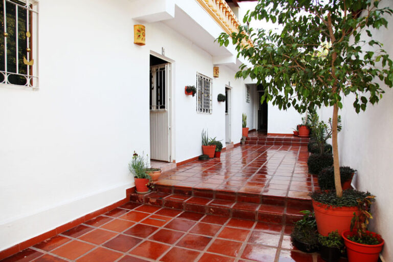 31504 hostal casa blanca 768x512