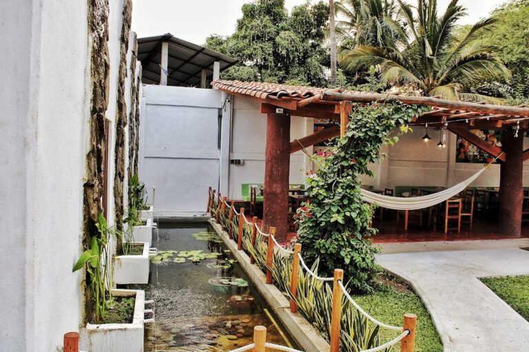 31553 bm zihua casa de huespedes 768x512