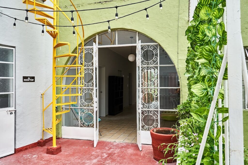 31579 hostal americana 1024x683