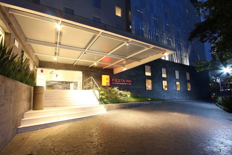 31587 fiesta inn express naucalpan 768x512