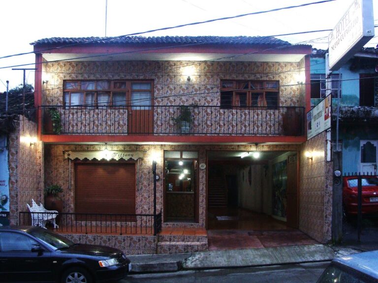 31633 hotel nuevo cupatitzio 768x576