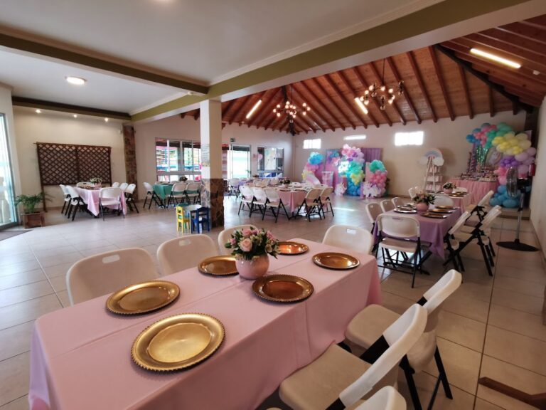 32613 la terraza salon y jardin 768x576