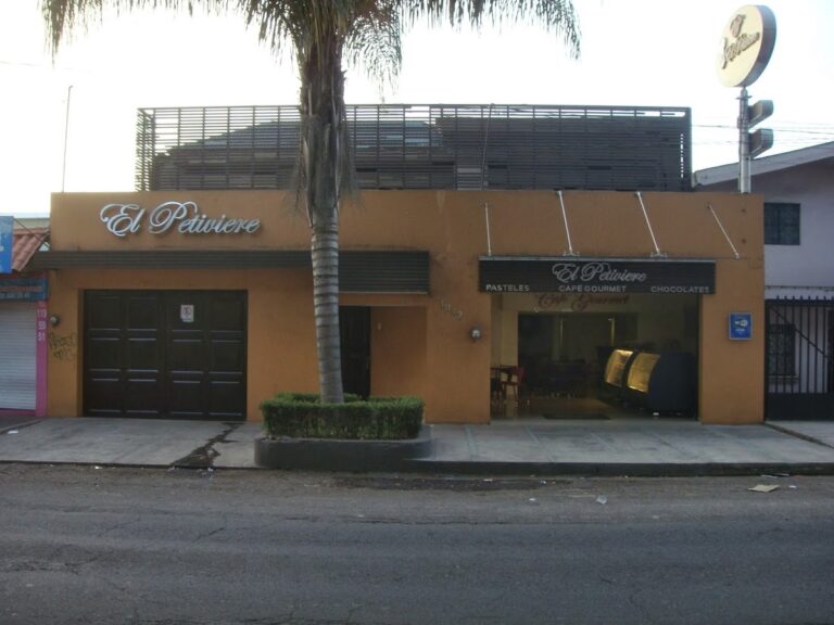 33498 pasteleria y cafe petiviere 768x576