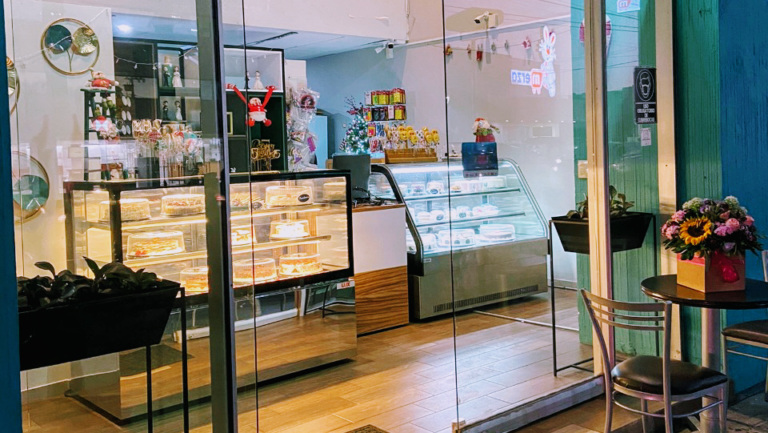 33509 poly cake shop 768x433