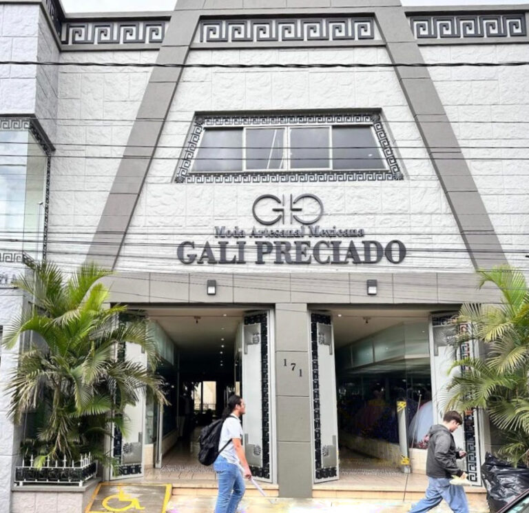 34592 gali preciado. ropa de manta. ropa de bautizo primera comunion quince anos y bodas 768x744