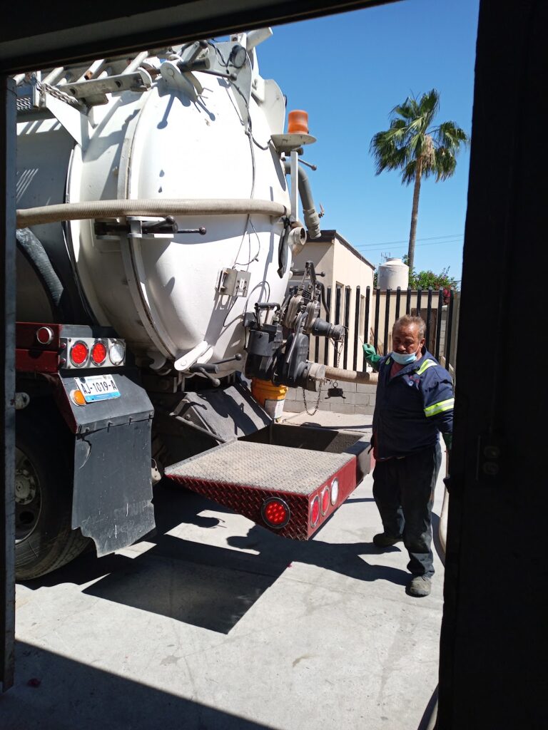 40048 plomero castaneda servicios 768x1024