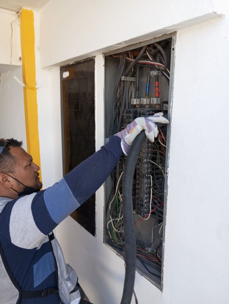 7179 electricista juarez 770x1024