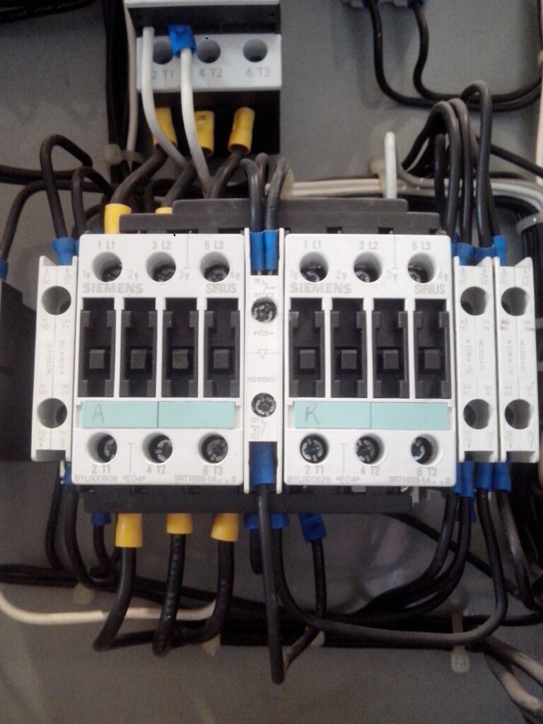 7431 tecnico electricista 768x1024