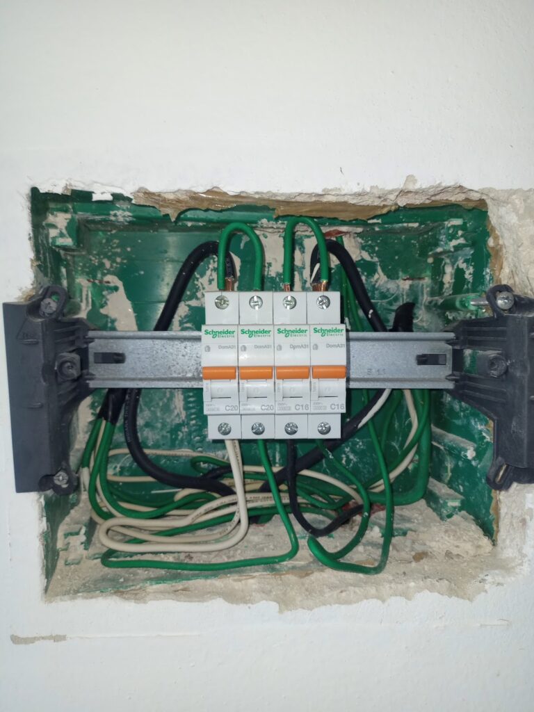 7463 servicios de electricista y plomeria playa del carmen 24 horas 768x1024