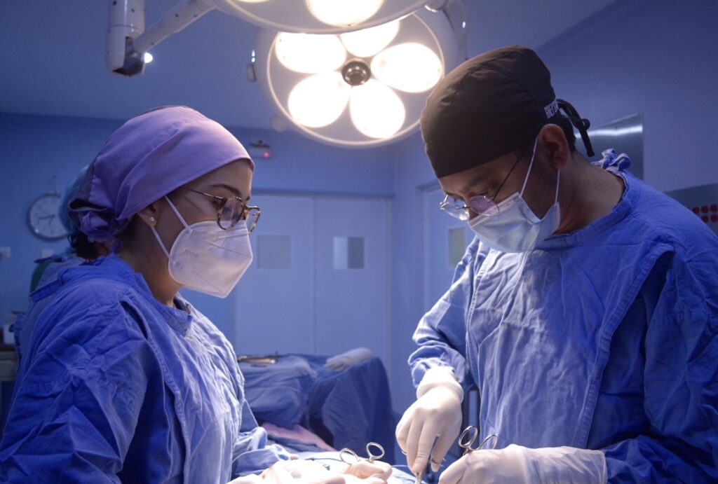 7924 dr. erick montes cirujano gastroenterologo 1024x691