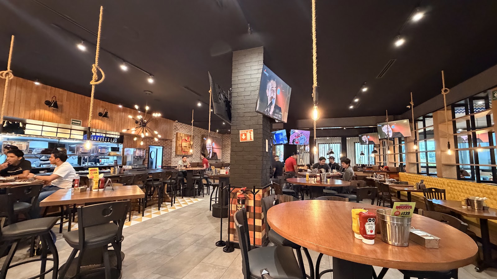 fanout-photo-1770412758917-2 fanout-photo-1770412758917-2