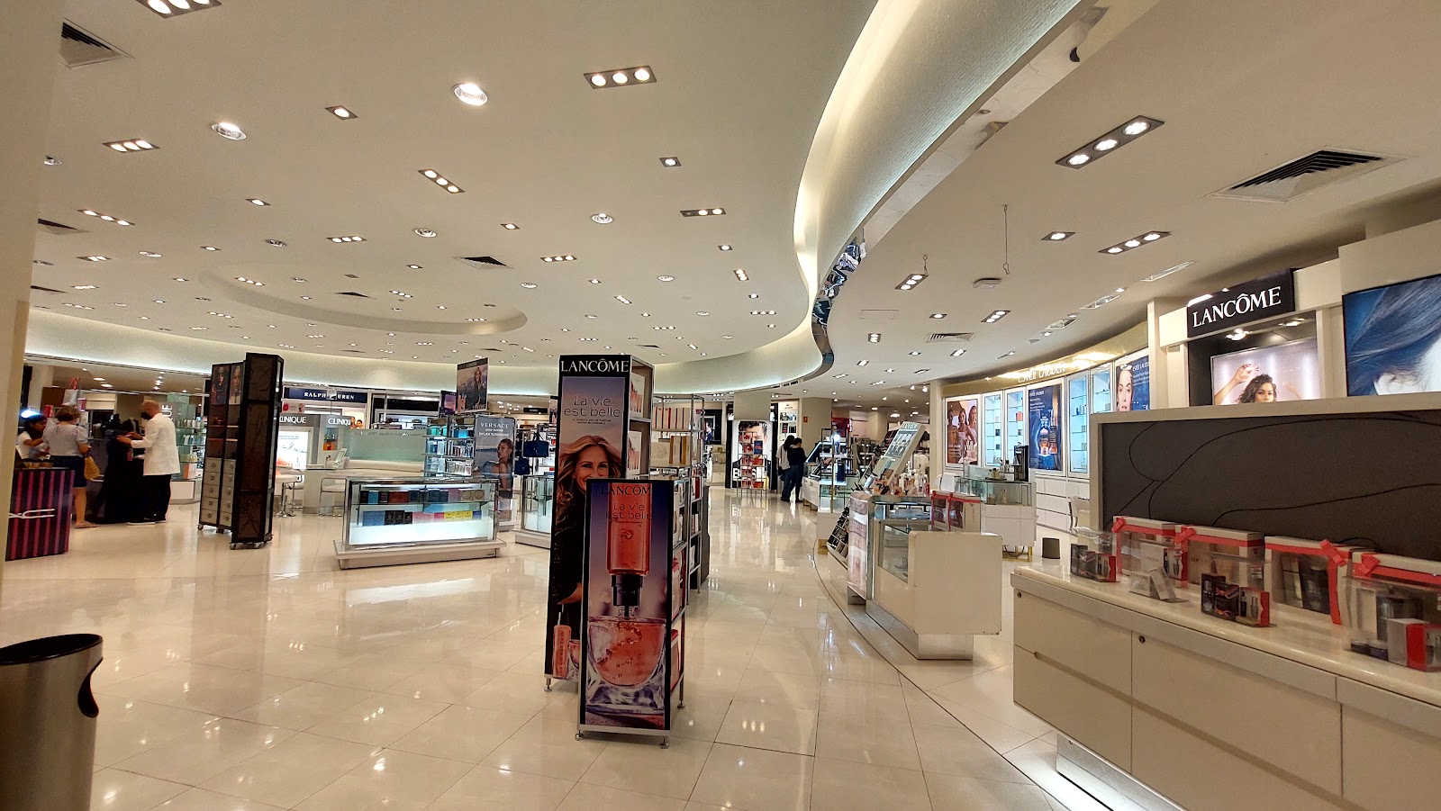 fanout-photo-1770412800094-2 fanout-photo-1770412800094-2